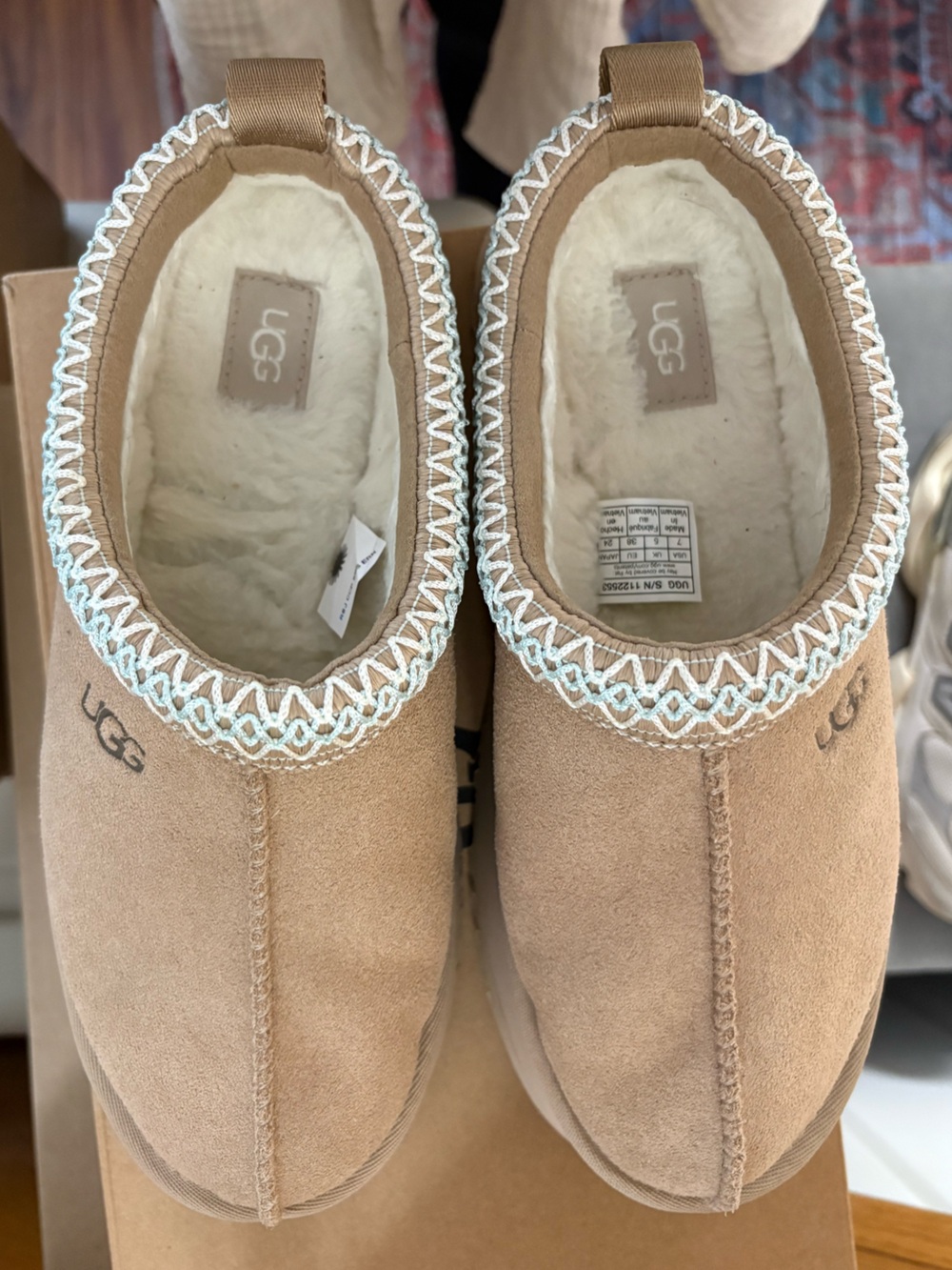 UGG Women’s Tazz Platform Slippers in Sand w/blue stitching. Size 7